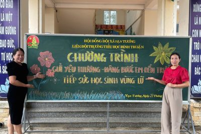 ĐỂ CHIA SẺ VỚI HỌC SINH BỊ THIỆT HẠI DO LŨ GÂY RA, LIÊN ĐỘI TRƯỜNG TH BÌNH THUẬN ĐÃ TỔ CHỨC CHƯƠNG TRÌNH GỬI YÊU THƯƠNG -NÂNG BƯỚC EM ĐẾN TRƯỜNG” TIẾP SỨC HỌC SINH VÙNG LŨ” ĐÃ PHÁT ĐỘNG HUY ĐỘNG HỌC SINH TẶNG VỞ, BÚT VÀO SÁNG NGÀY 27/11/2025