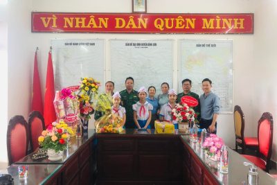Nhà trường, Đoàn thanh niên, Đội Thiếu niên thăm và chúc mừng Ngày Truyền thống Bộ Đội Biên phòng 03/3/2023