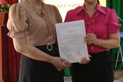 Lễ kết nạp Đảng của các thầy/ cô tại trường Tiểu học Bình Thuận